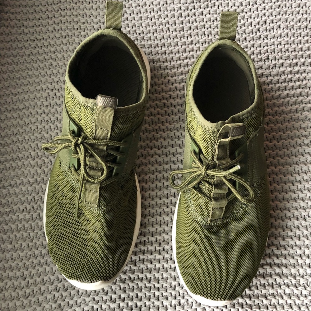 Nike Juvenate size 9.5